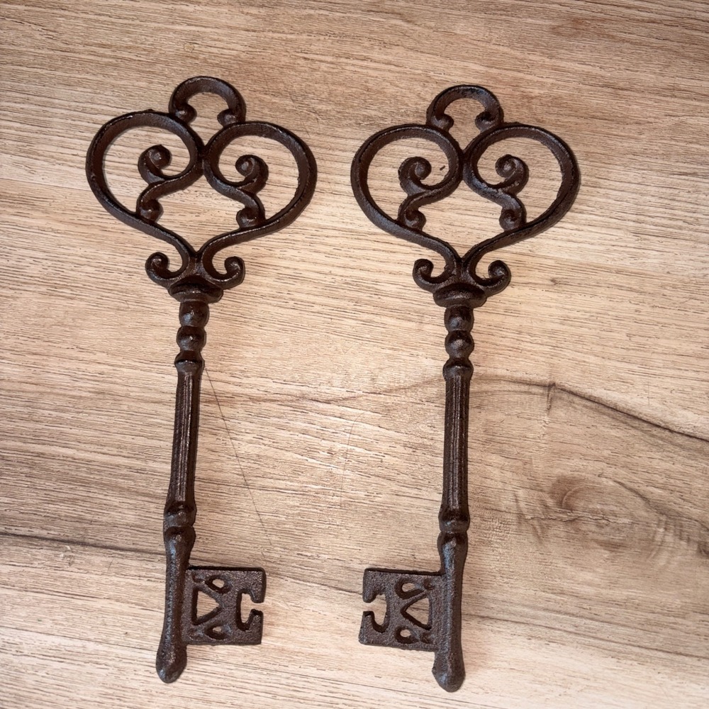 Antique Style Cast Iron Decorative Wall Skeleton Keys Set of 2 Brown Heart Scrol